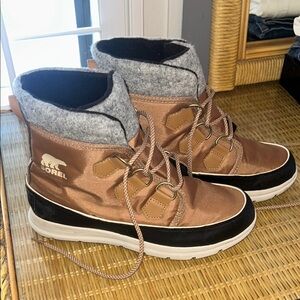 Sorel Tan and Black Winter Boots with Gray Lining